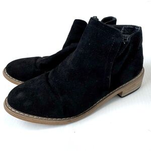 Seven7 Black Suede Footwear